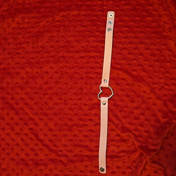 Choker Necklace Light Pink 3 adjustable Snap silver Heart Faux Leather - Picture 6 of 6